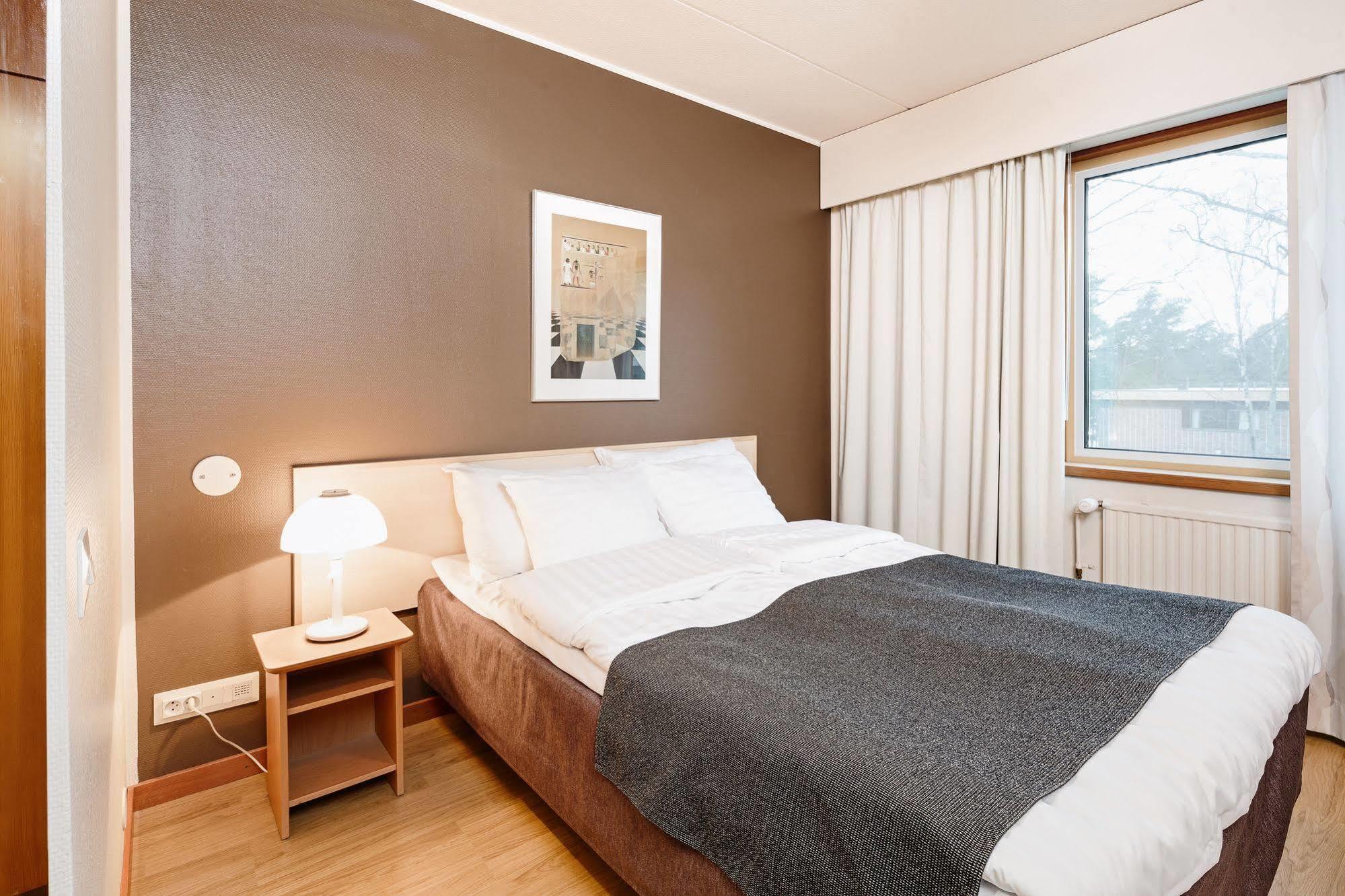 Rantapuisto 4*