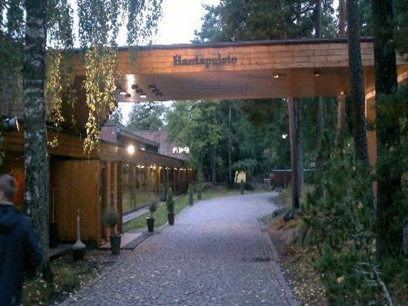 Rantapuisto 4*